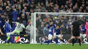Man City sảy chân trong cuộc đua vô địch Ngoại hạng Anh