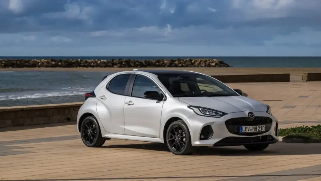 Mazda2 2026 ra mắt: Bổ sung tiện nghi, ADAS, động cơ hybrid mượn từ Toyota