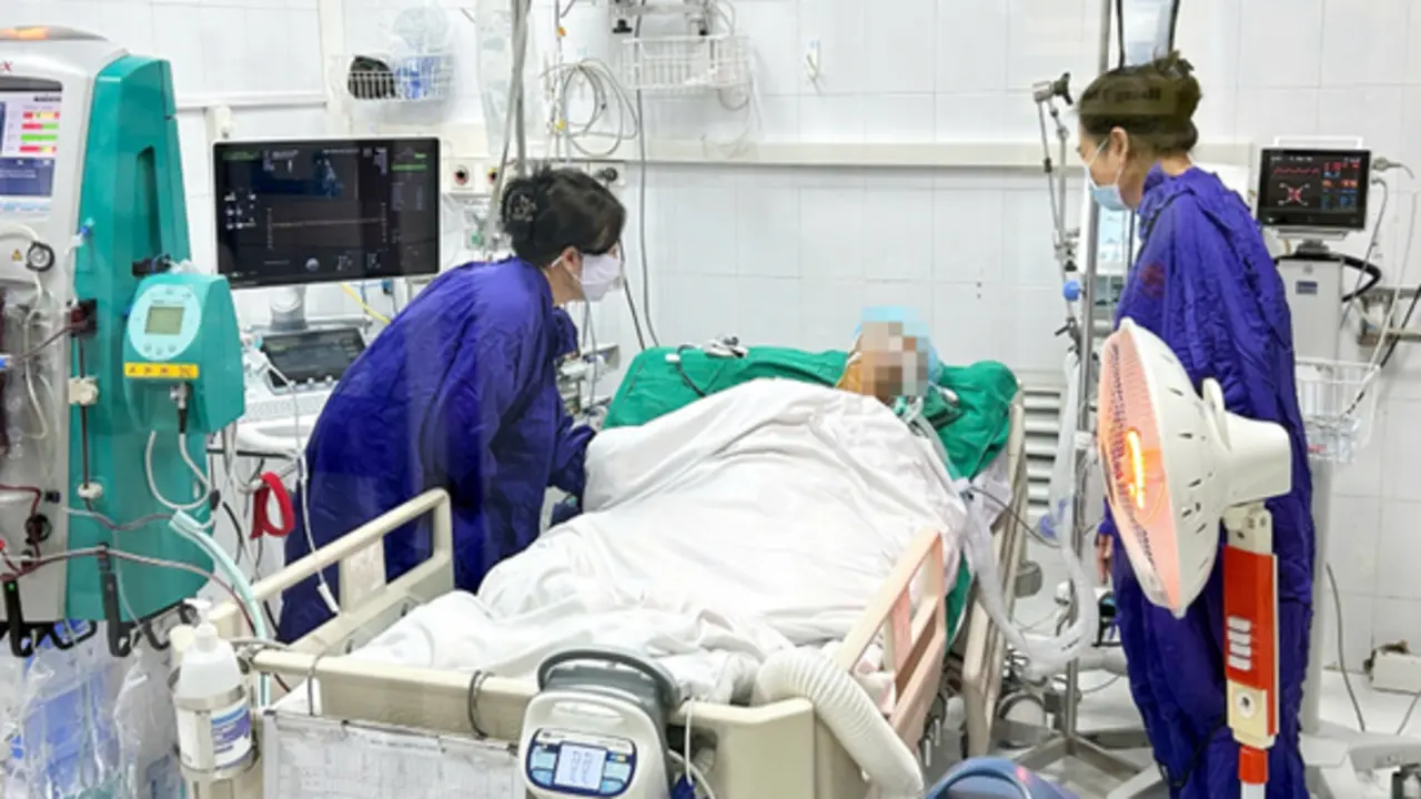 Mẹ già, vợ trẻ bật khóc tiễn đưa nam shipper hiến tạng cứu người