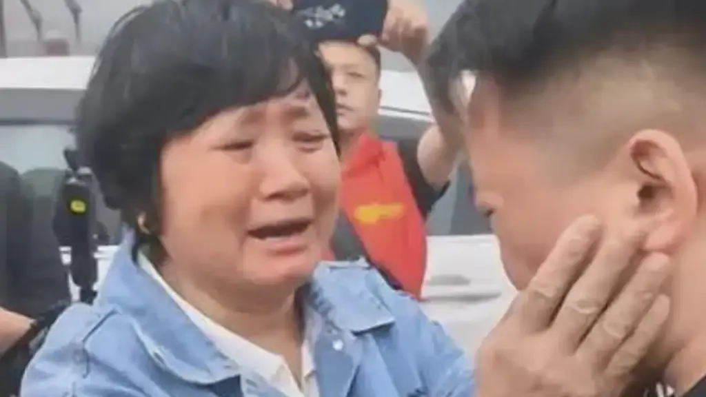 Mẹ tìm thấy con sau 30 năm bị người quen bắt cóc