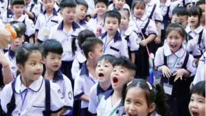 Mỗi mùa khai giảng bớt một nỗi lo: Sách giáo khoa giảm giá sâu, học sinh sắp được dùng miễn phí