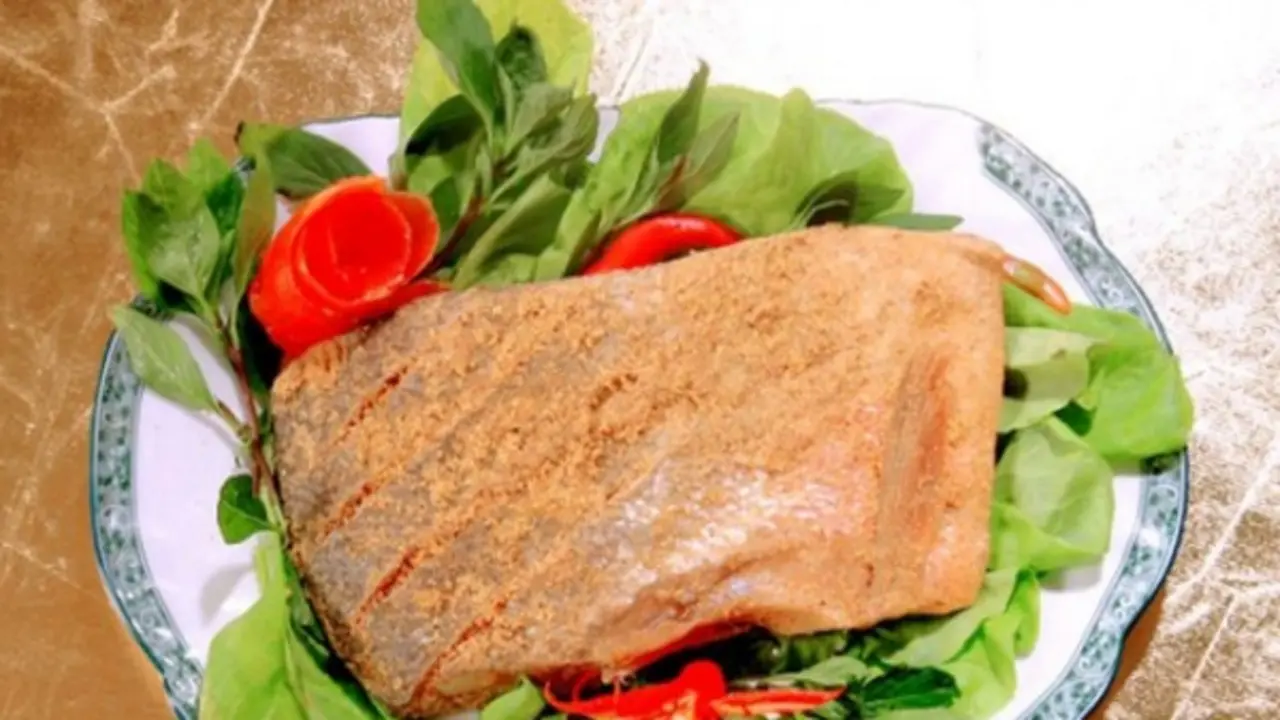Món cá tốn cơm là đặc sản nổi tiếng của vùng quê đất Tổ, ăn một lần mê tới già