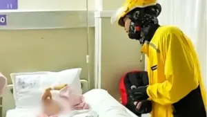 Món quà bất ngờ của cộng đồng tài xế giao hàng cho cô gái ung thư