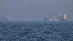 Mỹ bắt đầu giải tỏa tàu thuyền khỏi eo biển Hormuz