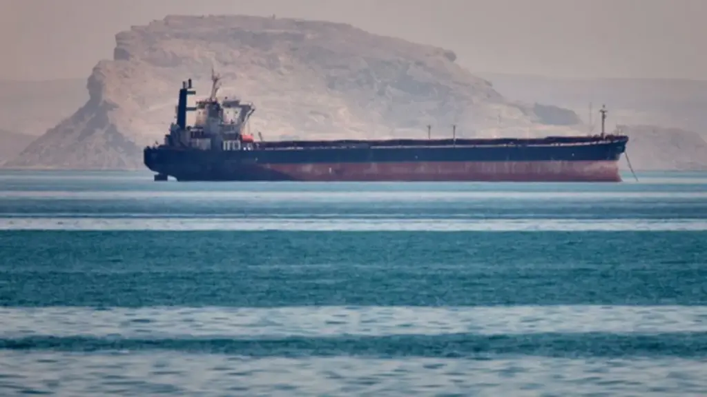 Mỹ nói đàm phán với Iran 'tiến triển', Tehran siết đòn bẩy Hormuz