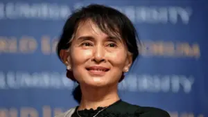 Myanmar công bố hình ảnh bà Aung San Suu Kyi rời nhà tù sang quản thúc tại gia