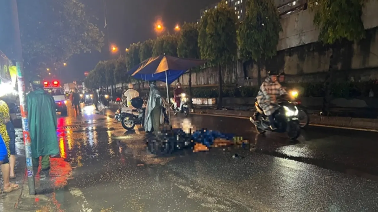 Né xe chạy ngược chiều trước chợ, người đàn ông gặp nạn tử vong