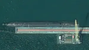 Nga căng lưới chống drone bảo vệ tàu ngầm chiến lược