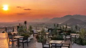 Ngắm Nha Trang từ rooftop lúc hoàng hôn: Biển, núi và phố thị hiện ra rất khác