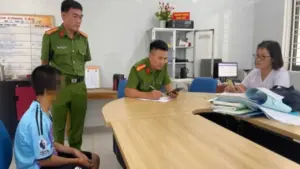 Nghệ An: Công an vào cuộc vụ bé trai bị bố và mẹ kế bạo hành