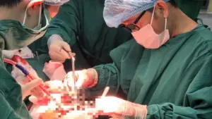 Nghẹt thở cứu ca đứt lìa động mạch cổ, ngưng tim: Ép tim 20 phút, vừa mổ vừa hồi sức