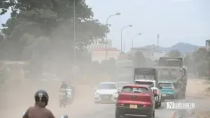Người dân Hà Nội khổ sở sống chung với bụi bẩn, ô nhiễm bên dự án mở rộng Quốc lộ 6