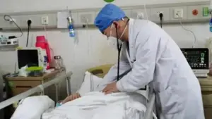 Người đàn ông 55 tuổi hỏng thận vì thường xuyên làm việc này trong bữa cơm