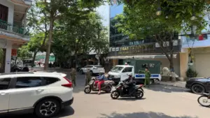 Người đàn ông cầm dao cố thủ gần 2 ngày trong quán cà phê