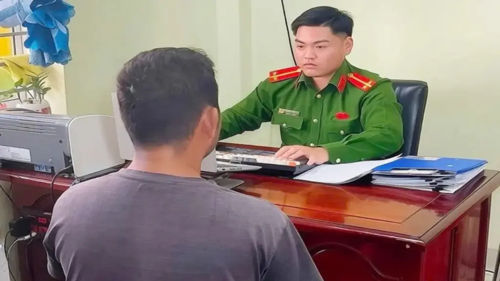 Người đàn ông hai lần áp sát xe máy sàm sỡ phụ nữ ở Tây Ninh