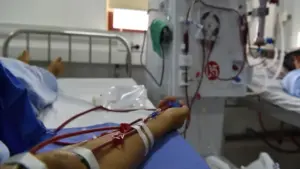 Người đàn ông trẻ suy thận như cụ ông 80 tuổi vì duy trì thói quen ăn tối "cực hại"