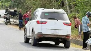 Người đàn ông tử vong bất thường trong ô tô đỗ sát lề quốc lộ 27C