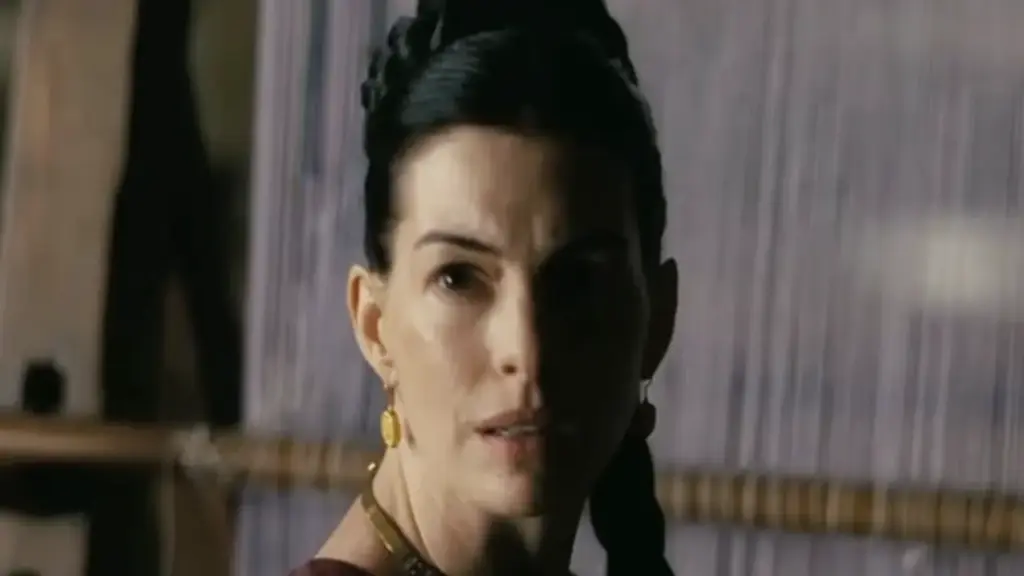 'Người đẹp nhất thế giới 2026' Anne Hathaway lộ gương mặt khác lạ gây bàn tán