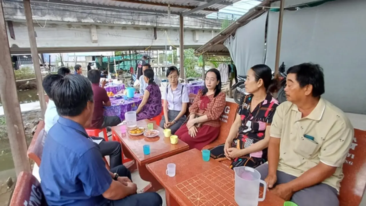 Người mẹ Cà Mau chết lặng nhận thi thể con gái, cháu ngoại