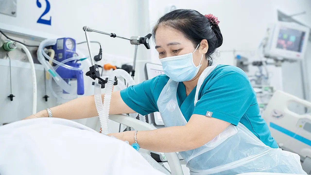 Người phụ nữ hôn mê sau hút mỡ, nghi ngộ độc thuốc tê