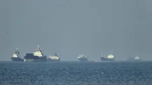 Nguy cơ với Trung Đông khi eo biển Hormuz tiếp tục dậy sóng
