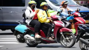 Nhiều hãng xe công nghệ tăng giá cước, phí