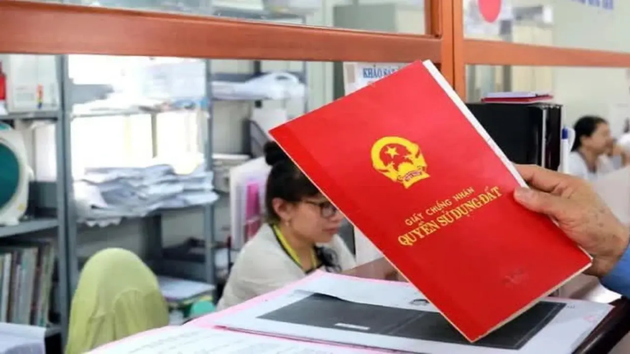 Nhờ người thân đứng tên nhà đất, cần chứng cứ gì để đòi lại tài sản?