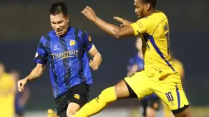 Những đội phán quyết cuộc đua trụ hạng V-League: Bất ngờ có... HAGL