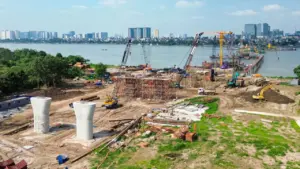Những trụ đầu tiên của cây cầu gần 16.000 tỉ đã thành hình