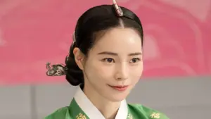 'Nữ hoàng cảnh nóng' Lim Ji Yeon đóng phim xuyên không