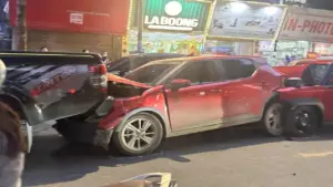Ô tô đâm liên hoàn trên phố Kim Ngưu ở Hà Nội