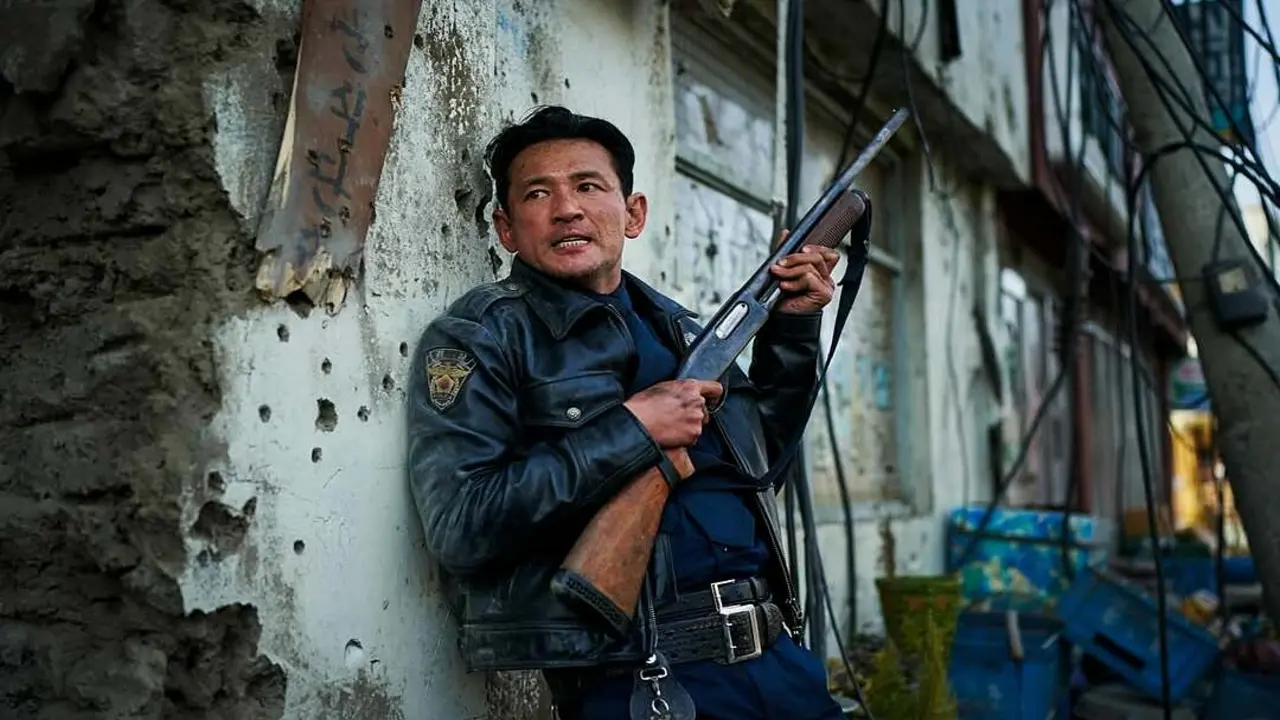 Phim của 'ông hoàng phòng vé Hàn' hé lộ kịch tính