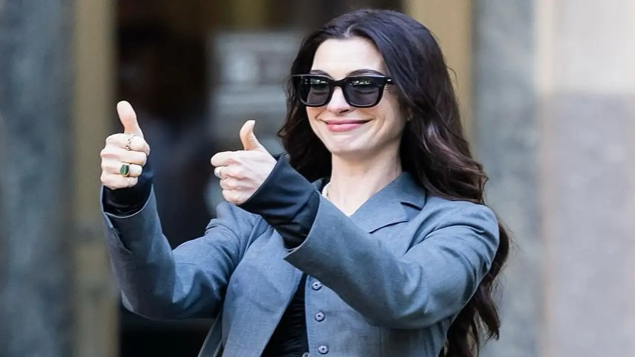 Phối đồ sành điệu như Anne Hathaway trong The Devil Wears Prada 2