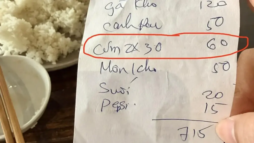 Quán ăn ở Huế bị kêu bán đĩa cơm trắng 30.000 đồng