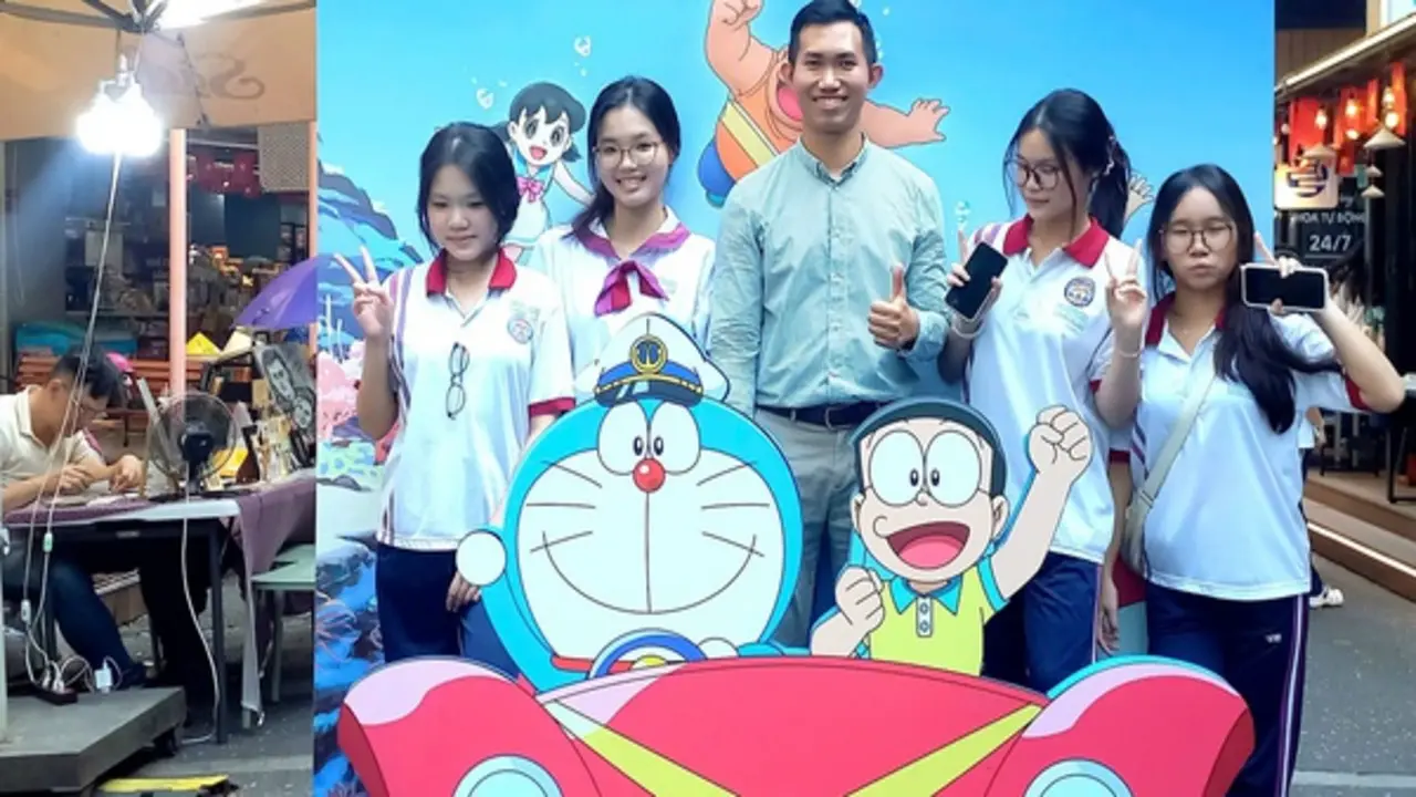 Rủ nhau check-in cùng mèo máy Doraemon, tìm về ký ức tuổi thơ