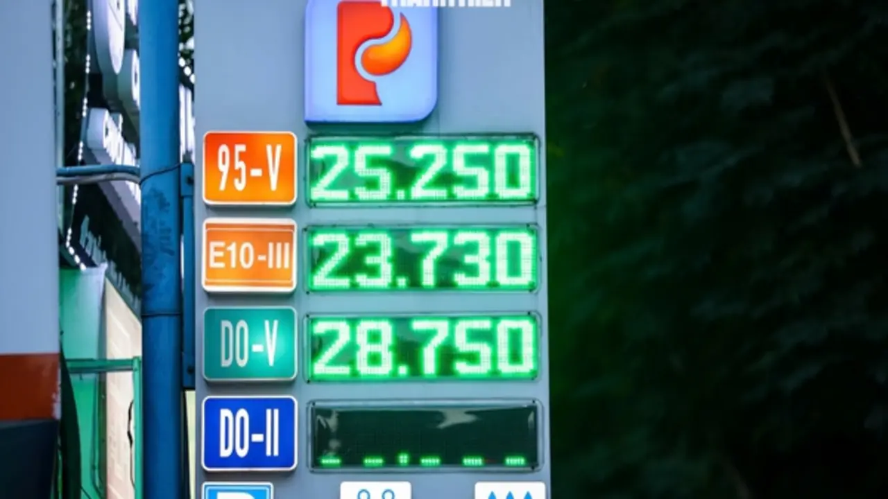 Saigon Petro thông báo 'deadline' bán xăng E10 và ngưng xăng không chì
