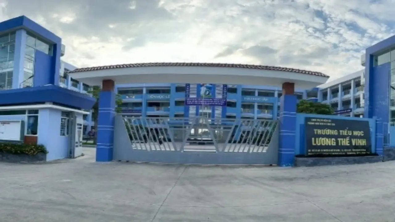 Sau vụ học sinh bị phạt tự đâm kim tiêm, hiệu trưởng xin thôi chức