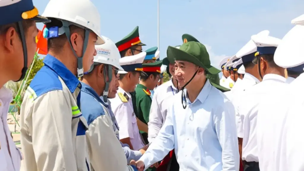 Sẽ hoàn thiện quy định đãi ngộ đặc thù cho lực lượng y tế công tác ở hải đảo