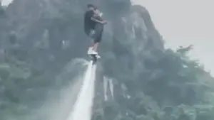 Sự cố khi biểu diễn flyboard, hai người đang bay rơi xuống hồ Núi Lớ