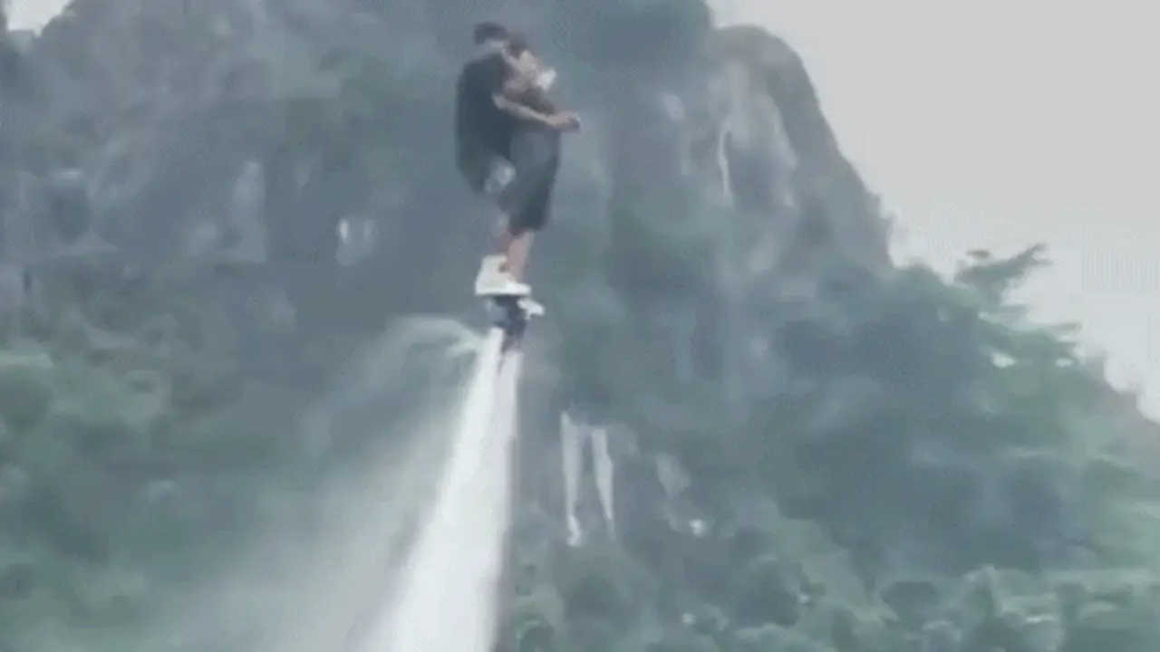 Sự cố khi biểu diễn flyboard, hai người đang bay rơi xuống hồ Núi Lớ
