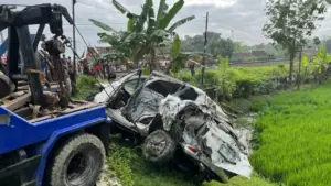 Tàu hỏa đâm vào ôtô tại Indonesia, 4 người chết