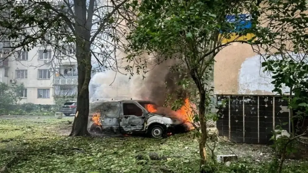 Tên lửa, UAV ồ ạt tấn công Ukraine