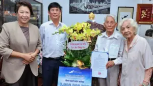 Thầy hiệu trưởng 91 tuổi tặng 1 tỷ đồng làm học bổng cho sinh viên nghèo: “Trả nợ cho đời bằng giáo dục”