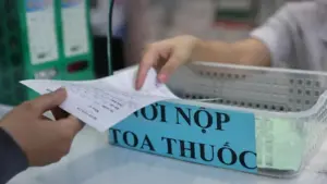 Thế khó của người bệnh khi mua thuốc phải có bác sĩ kê đơn