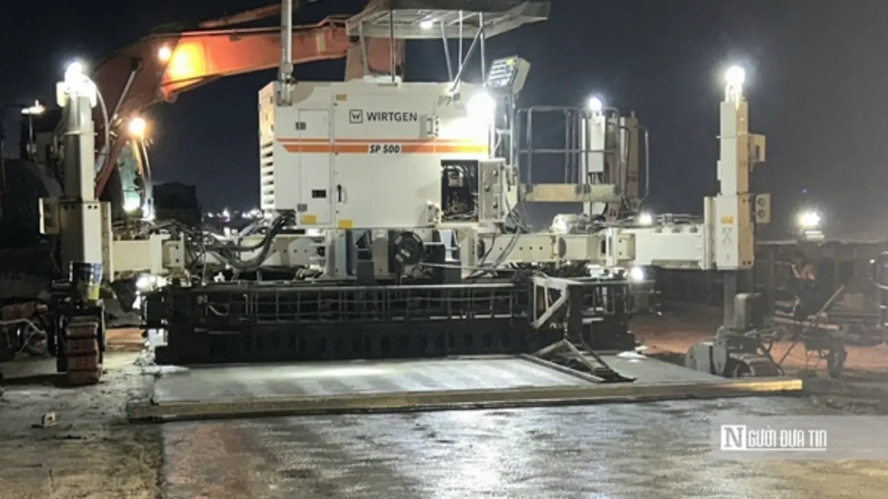 Thi công xuyên đêm, chạy nước rút về đích dự án mở rộng Cảng hàng không Phù Cát