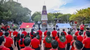 Thiêng liêng lễ chào cờ nơi đầu sóng Trường Sa