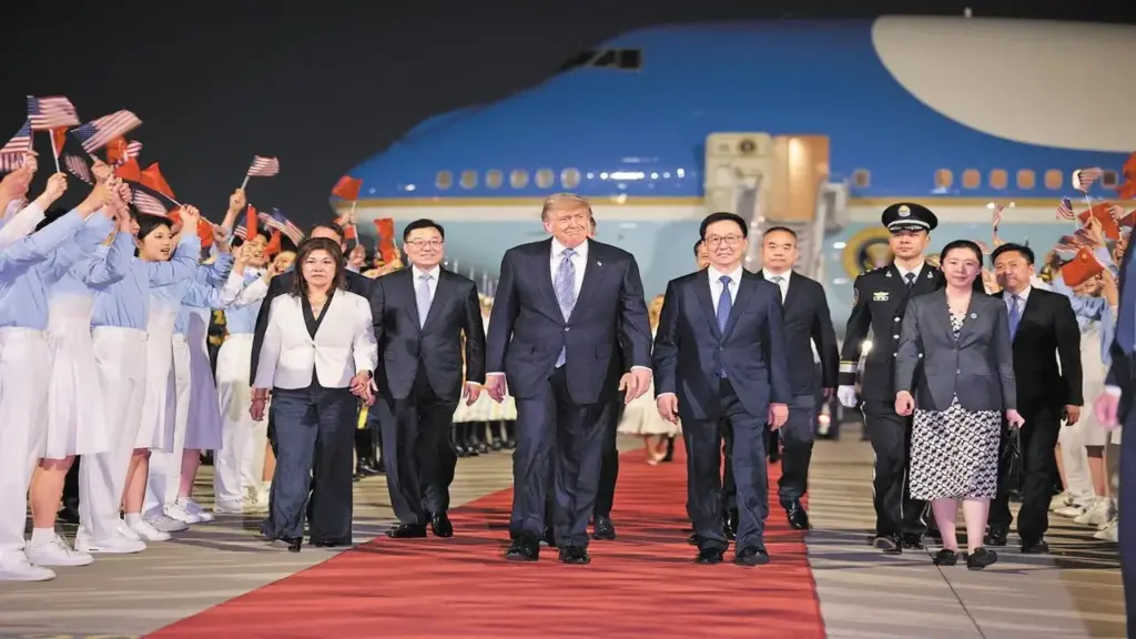 Thông điệp của Trung Quốc từ nghi thức tiếp đón Tổng thống Trump ở sân bay
