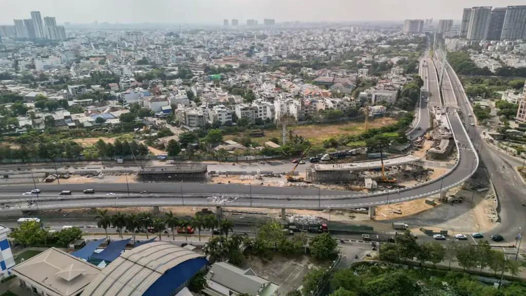 Thông xe cầu ở nút giao 3 tầng lớn nhất TP HCM