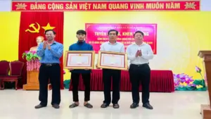 Thủ tướng tặng Bằng khen bố con ngư dân cứu sống 3 người chìm đò