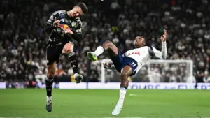 Tottenham lỡ cơ hội bứt lên trong cuộc đua trụ hạng